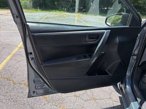 Used 2014 Toyota Corolla L FWD image 12