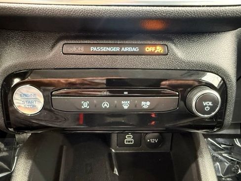 Used 2025 Ford Escape Platinum AWD/4WD image 40
