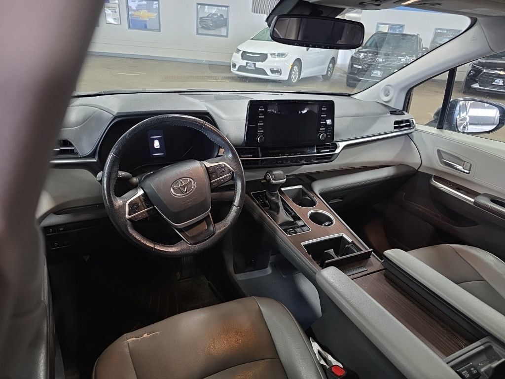 Used 2021 Toyota Sienna XLE w/ XLE Plus Package FWD image 7