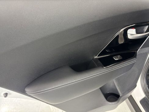 Used 2022 Kia Niro EX image 37