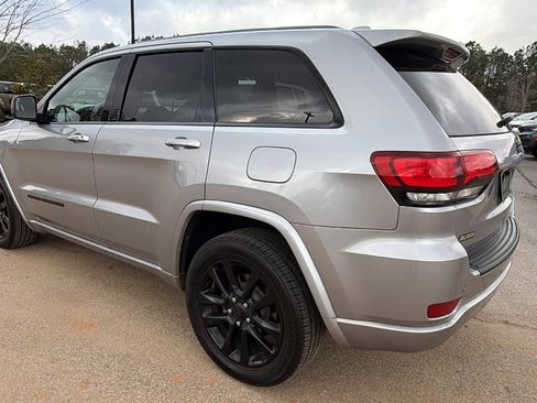 Used 2020 Jeep Grand Cherokee Altitude image 10