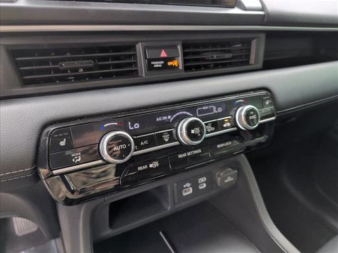 Used 2024 Honda Pilot Touring image 13