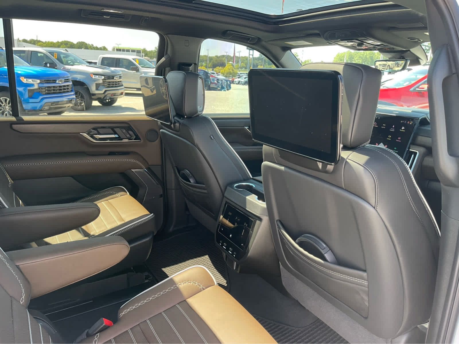 Used 2026 GMC Yukon XL Denali Ultimate AWD/4WD image 25