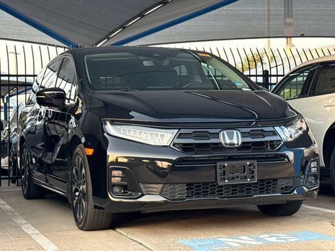 Used 2025 Honda Odyssey Elite image 3
