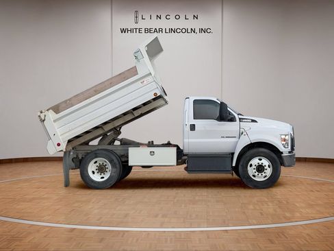 Used 2022 Ford F650 2WD Regular Cab Super Duty image 4