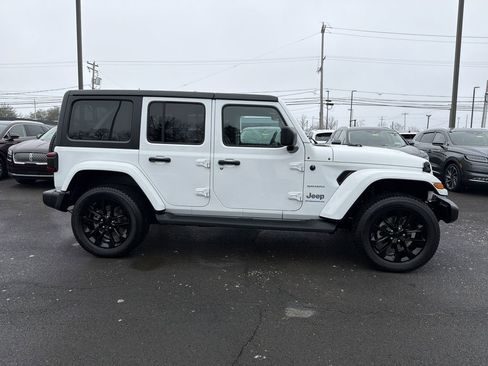 Used 2023 Jeep Wrangler Unlimited Sahara w/ Cold Weather Group AWD/4WD image 7