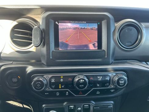 Used 2020 Jeep Gladiator Sport w/ Quick Order Package 24S image 9