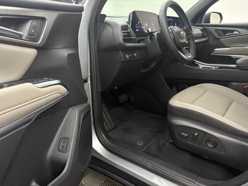 Used 2026 Chevrolet Traverse LT w/ Driver Confidence Package FWD image 16