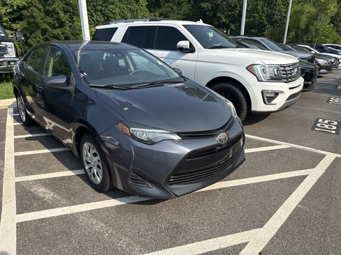Used 2019 Toyota Corolla LE FWD image 2