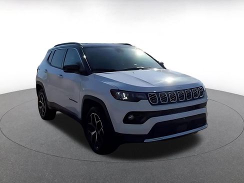 Used 2025 Jeep Compass Limited image 3