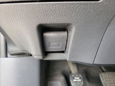 Used 2021 Toyota Camry SE image 28