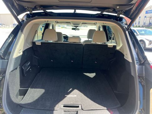 Used 2025 Nissan Rogue SV FWD image 33