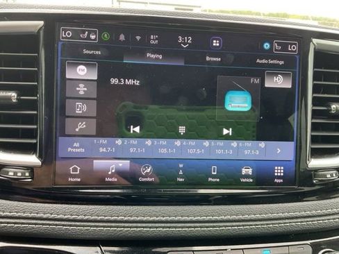 Used 2023 Chrysler Pacifica Limited image 36