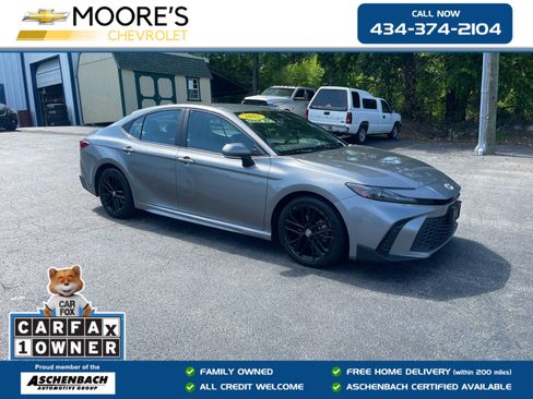 Used 2025 Toyota Camry SE FWD image 1