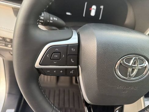Certified 2025 Toyota Highlander Limited FWD image 17