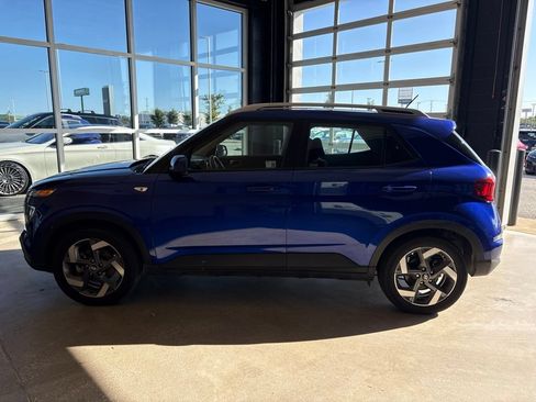 Used 2024 Hyundai Venue SEL FWD image 7