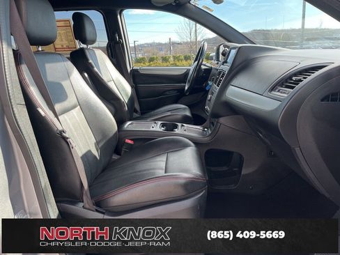 Used 2019 Dodge Grand Caravan GT image 25