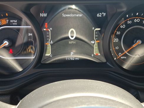 Used 2024 Jeep Wrangler Unlimited Sahara w/ Technology Group AWD/4WD image 4