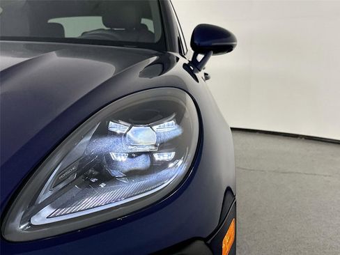 Certified 2025 Porsche Macan Turbo AWD/4WD image 15