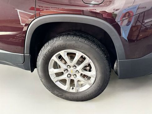Used 2020 Chevrolet Traverse LT image 32
