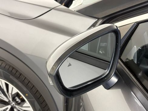 Used 2023 Nissan Rogue SV FWD image 12