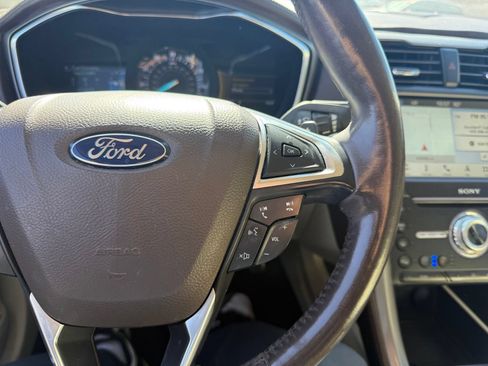Used 2017 Ford Fusion Platinum FWD image 19