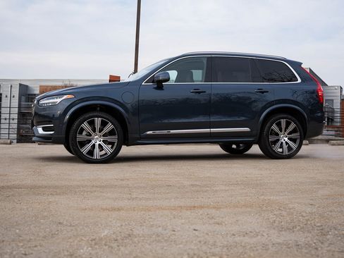 Certified 2024 Volvo XC90 T8 Plus w/ Protection Package Premier image 3