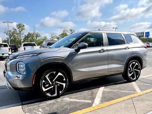 Used 2024 Mitsubishi Outlander SE image 10