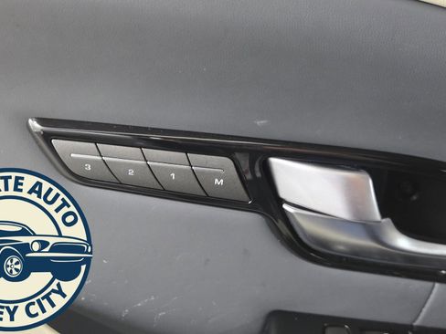 Used 2018 Land Rover Range Rover Evoque HSE Dynamic image 21