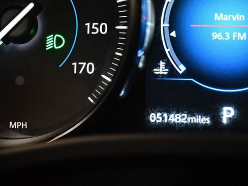 Used 2020 Jaguar F-PACE Premium image 42