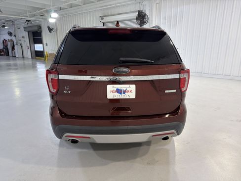 Used 2016 Ford Explorer XLT w/ Equipment Group 202A FWD image 4