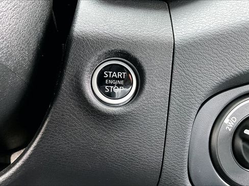 Used 2023 Nissan Frontier SV w/ SV Premium Package image 35