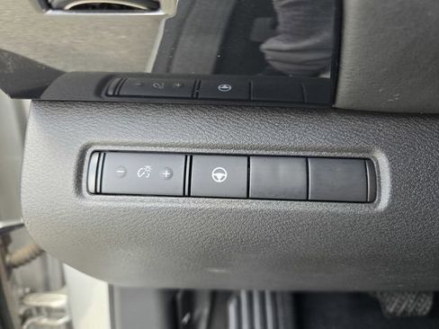 Used 2024 Nissan Pathfinder SV FWD image 21