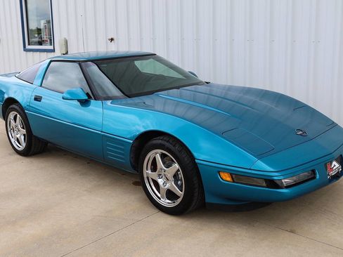 Used 1992 Chevrolet Corvette Coupe image 7