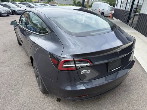 Used 2022 Tesla Model 3 Standard Range RWD image 10