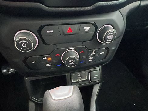 Used 2020 Jeep Renegade Altitude image 34