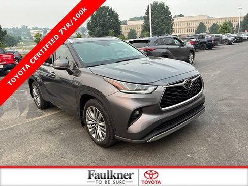 Used 2021 Toyota Highlander Platinum AWD/4WD image 1
