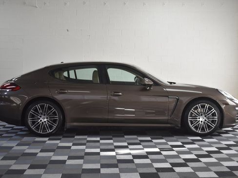 Used 2015 Porsche Panamera 4 w/ Premium Package Plus image 7