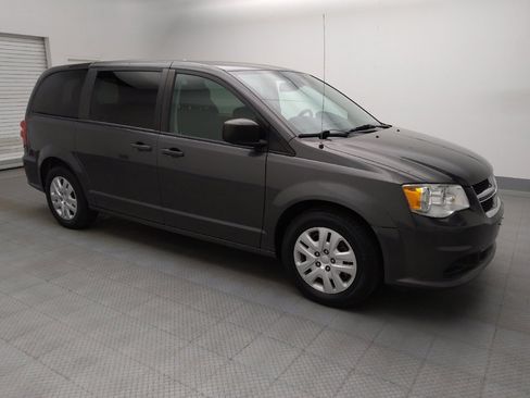 Used 2020 Dodge Grand Caravan SE w/ UConnect Hands-Free Group FWD image 11