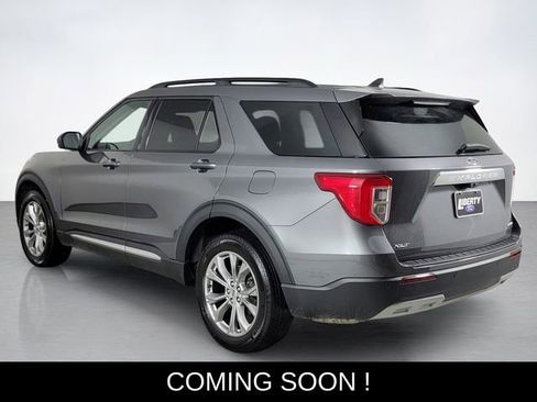 Used 2022 Ford Explorer XLT w/ Equipment Group 202A image 5