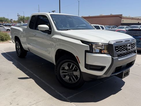 Used 2025 Nissan Frontier SV RWD image 6
