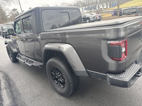 Used 2021 Jeep Gladiator Willys image 6