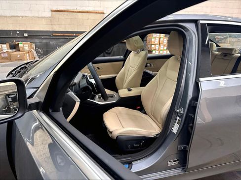 Used 2026 BMW 330i Sedan w/ Premium Package RWD image 27