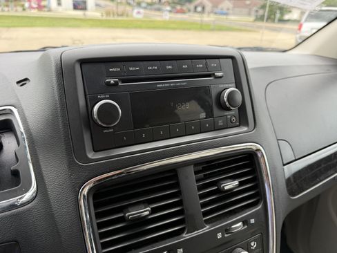 Used 2016 Dodge Grand Caravan SE w/ Quick Order Package 29E SE FWD image 18