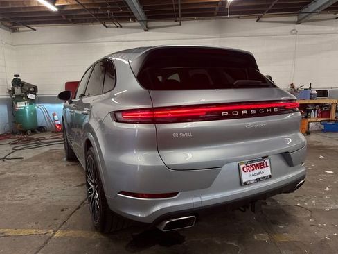 Used 2025 Porsche Cayenne image 3