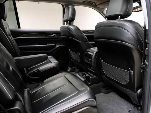 Used 2023 Jeep Grand Cherokee L Limited image 40