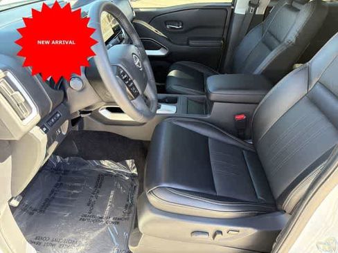Used 2025 Nissan Frontier SL image 13