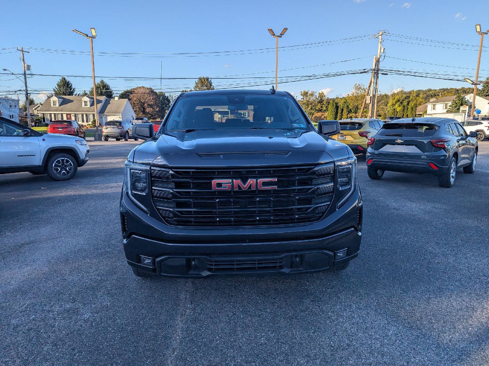 Used 2023 GMC Sierra 1500 Elevation AWD/4WD image 2