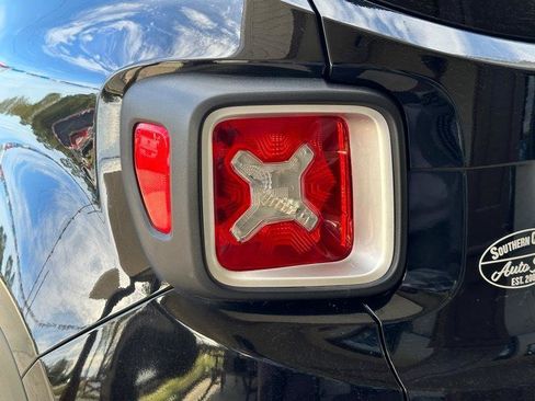 Used 2017 Jeep Renegade Limited AWD/4WD image 10