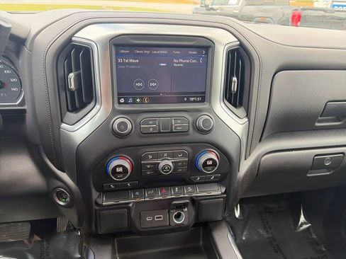 Used 2022 Chevrolet Silverado 1500 RST AWD/4WD image 23
